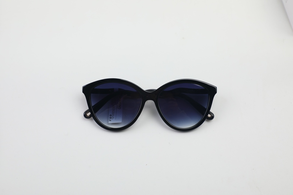Retro round frame sunglasses in black