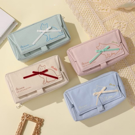 Kitten's Invitation Square Large Opening and Expandable Design Pencil Case