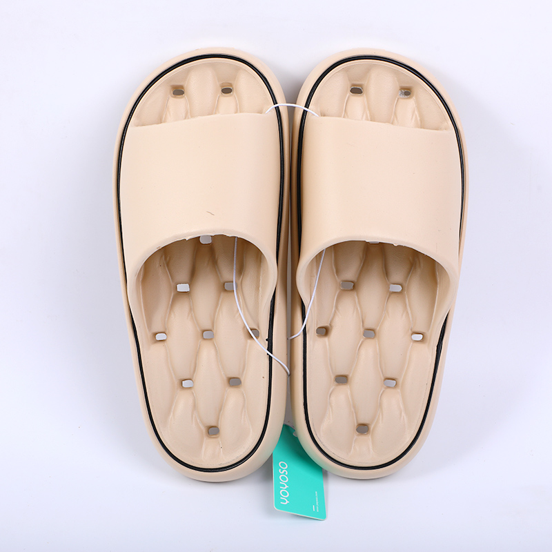Men's bathroom slippers with black edge 