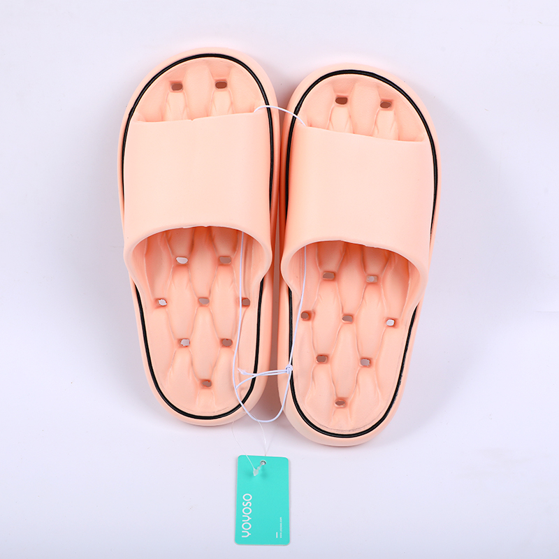 Women's bathroom slippers with black edg